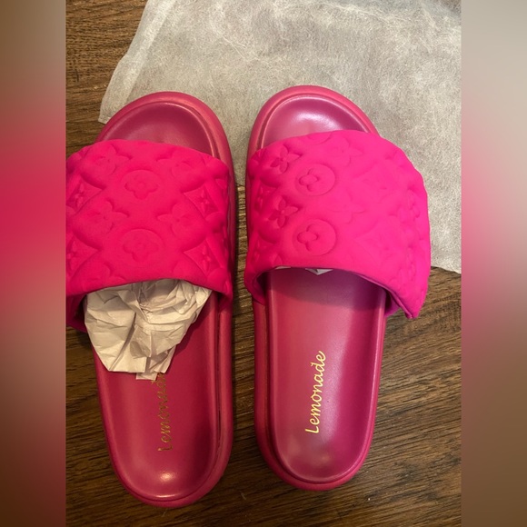 Pink Slides - Picture 2 of 5